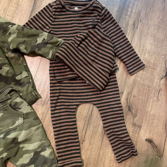 Three matching baby gap suits 12-18months - Picture 4 of 4